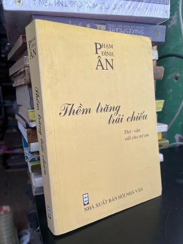  Thềm trăng trải chiếu - Phạm Đình Ân 