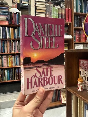Safe Harbour - Danielle Steel