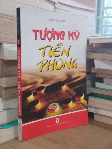 Tượng Kỳ Tiên Phong – Vương Gia Lương