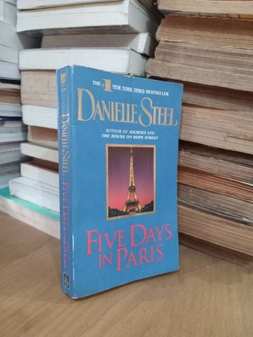  Five Days In Paris – Danielle Steel 