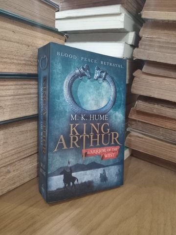  King Arthur: Warrior Of The West – M. K. Hume 