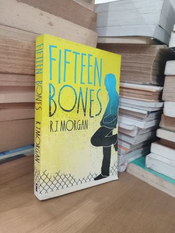  Fifteen Bones – R.J. Morgan 