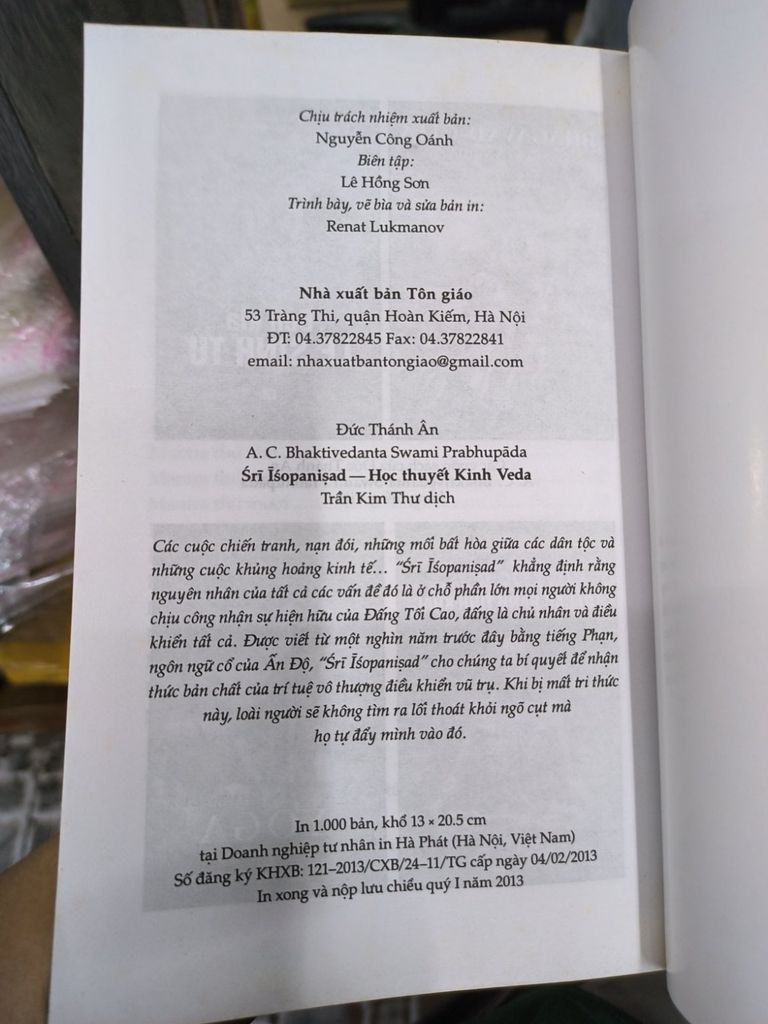  Śrī Īśopaniṣad Học Thuyết Kinh Veda – A. C. Bhaktivedanta Swami Prabhupāda 