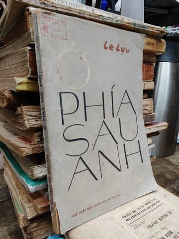  Ở Phía Sau Anh – Lê Lựu 