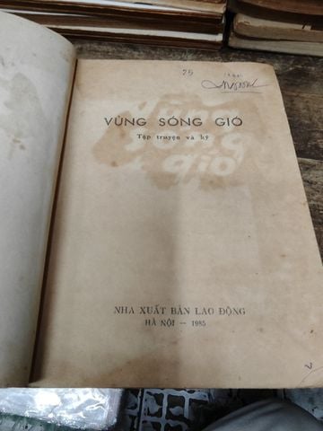  Vùng Sóng Gió Tập Truyện Ký 