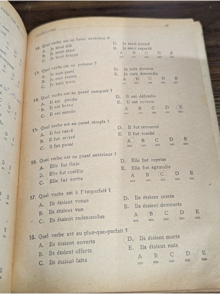  Giáo Khoa & Trắc Nghiệm Pháp Văn 12C Sinh Ngữ 2 – Một Nhóm Giáo Sư Pháp Văn 