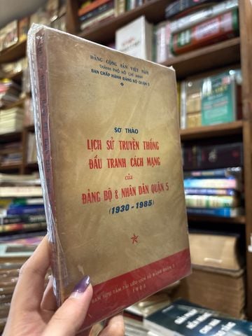 Chuyển nhà - Thanh lý sách cũ, mới Mua Bán Sách Cũ - Thu Mua Sách Cũ Tận Nhà – Momo Bookstore