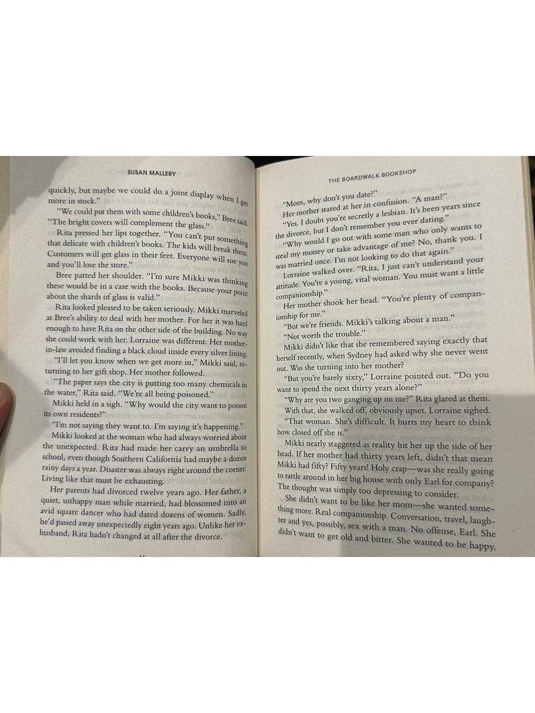  The Boardwalk Bookshop – Susan Mallery 