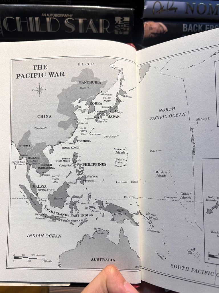  Frist Into Nagasaki : The Censored Eyewitness Dispatches On Post-Atomic Japan And Its Prisoners Of War - George Weller 