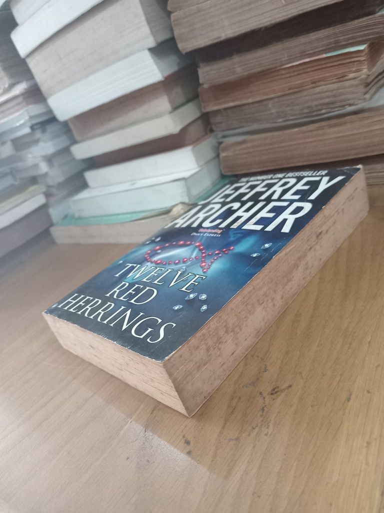  Twelve Red Herrings – Jeffrey Archer 