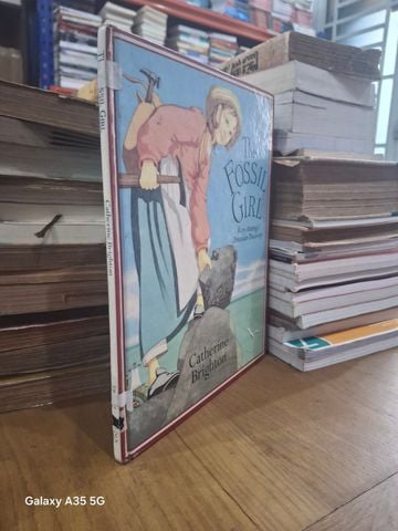  The Fossil Girl – Catherine Brighton 