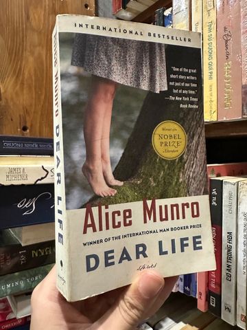  Dear Life – Alice Munro 