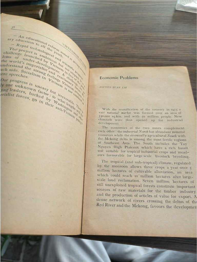  Vietnamese Studies Volume 58: Viet Nam 1975 - 1979 - Nguyễn Khắc Viện 