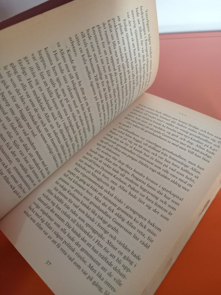  Hundraåringen: Som Klev Ut Genom Fönstret Och Försvann – Jonas Jonasson 
