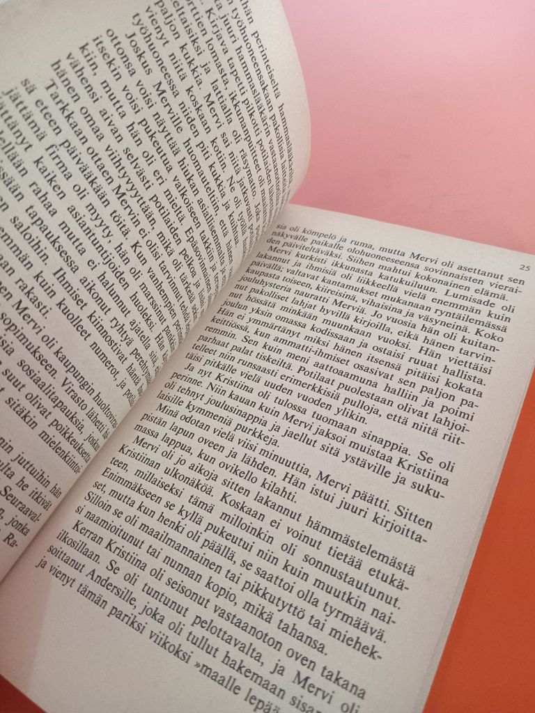  Katso Naamion Taa – Outi Pakkanen 
