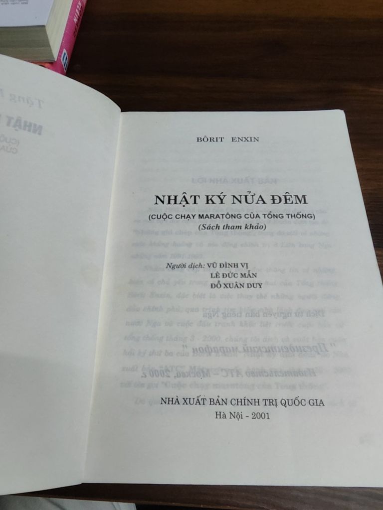  Nhật Ký Nửa Đêm ( Cuộc Chạy Maratong Của Tổng Thống ) – Borit Enxin 