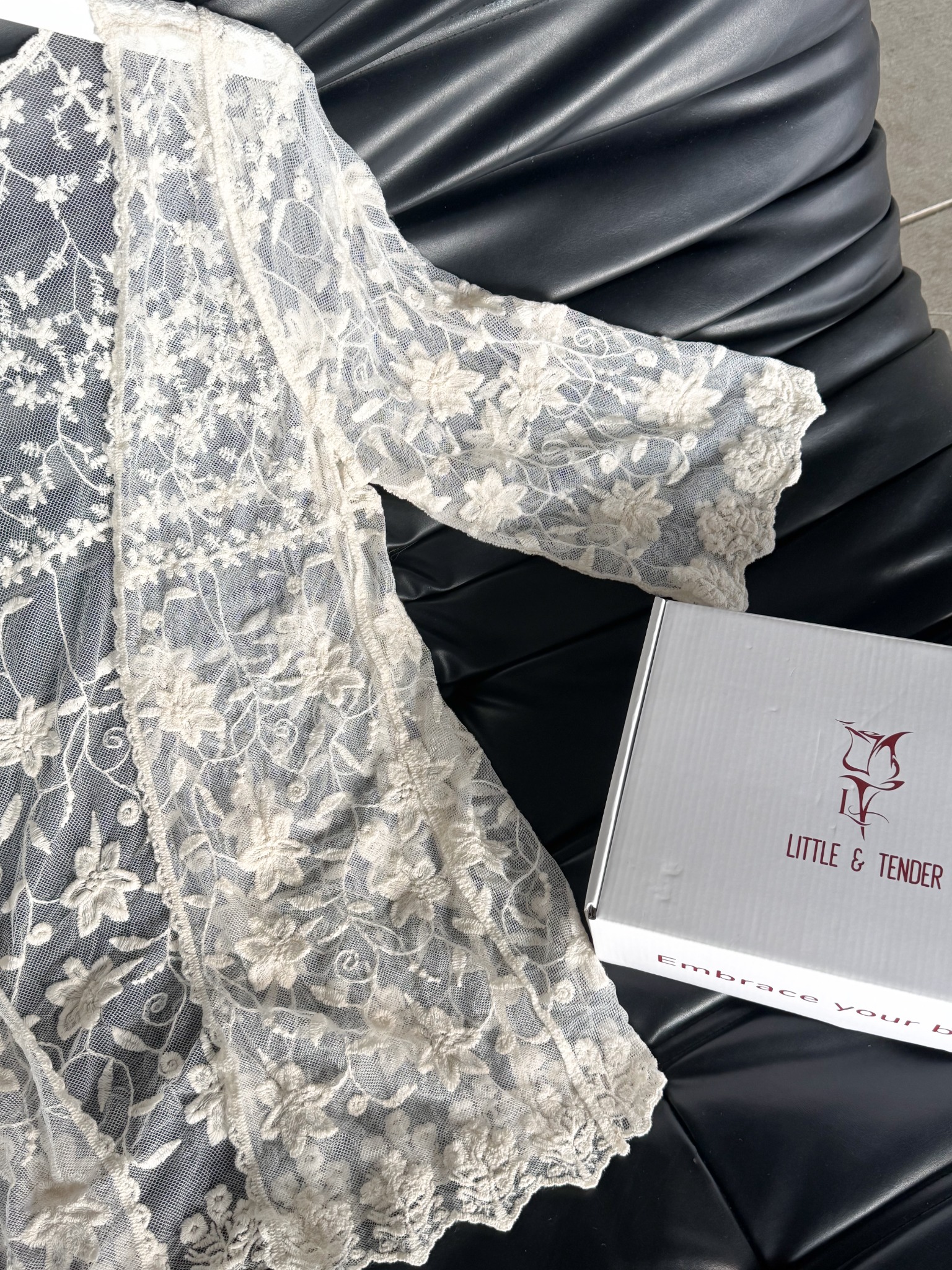 NINA CARDIGAN - ÁO KHOÁC LEN MỎNG THÊU HỌA TIẾT DẠO BIỂN