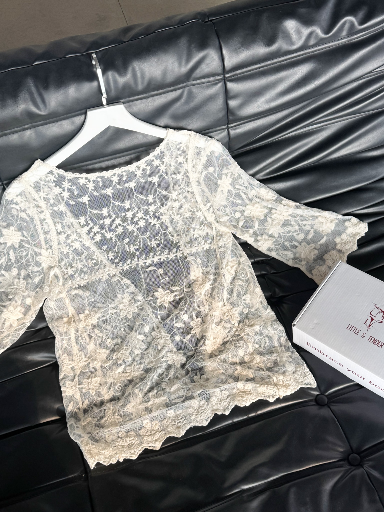 NINA CARDIGAN - ÁO KHOÁC LEN MỎNG THÊU HỌA TIẾT DẠO BIỂN