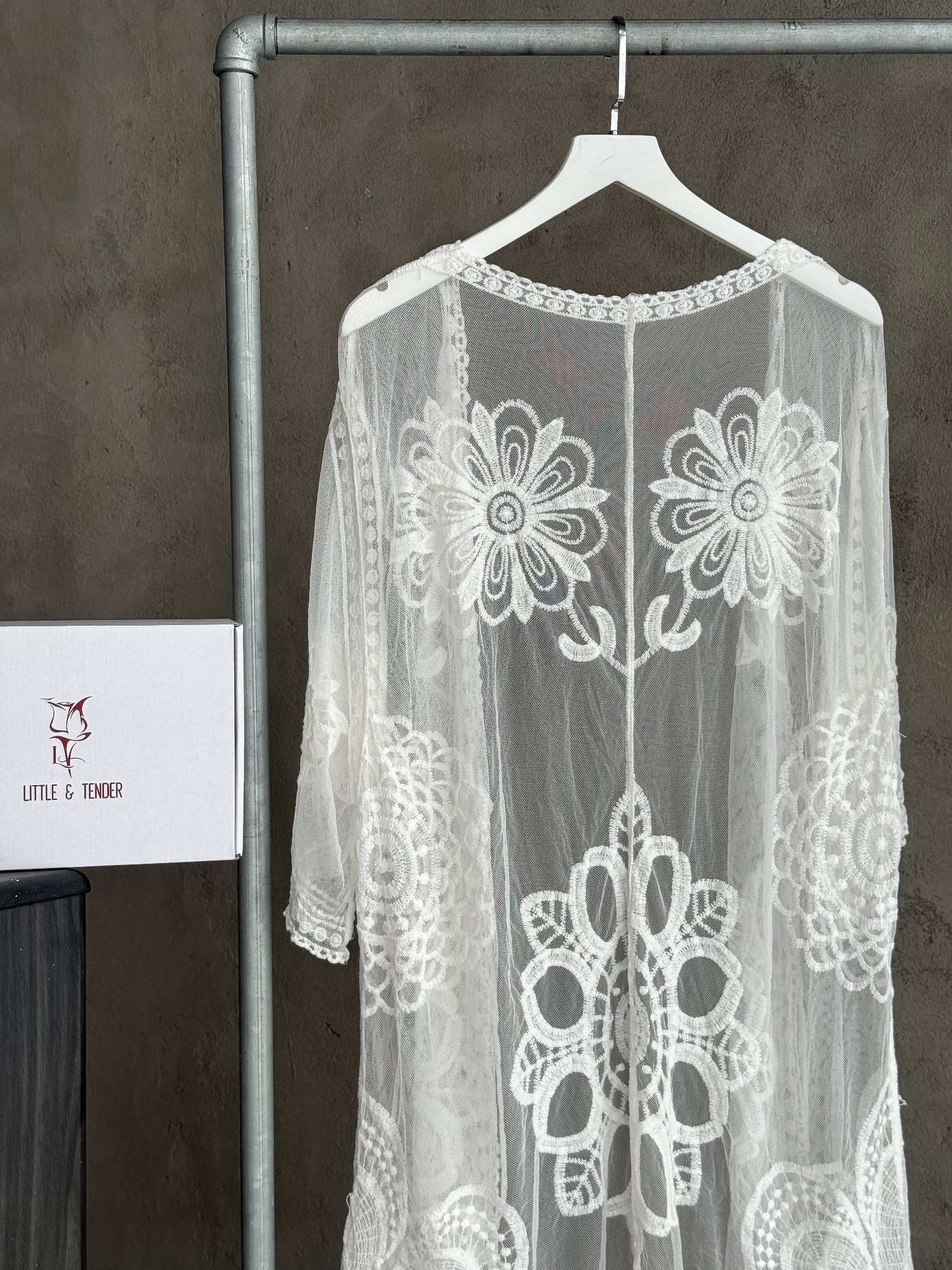 LILY CARDIGAN - ÁO KHOÁC HỌA TIẾT HOA THÊU DÁNG DÀI