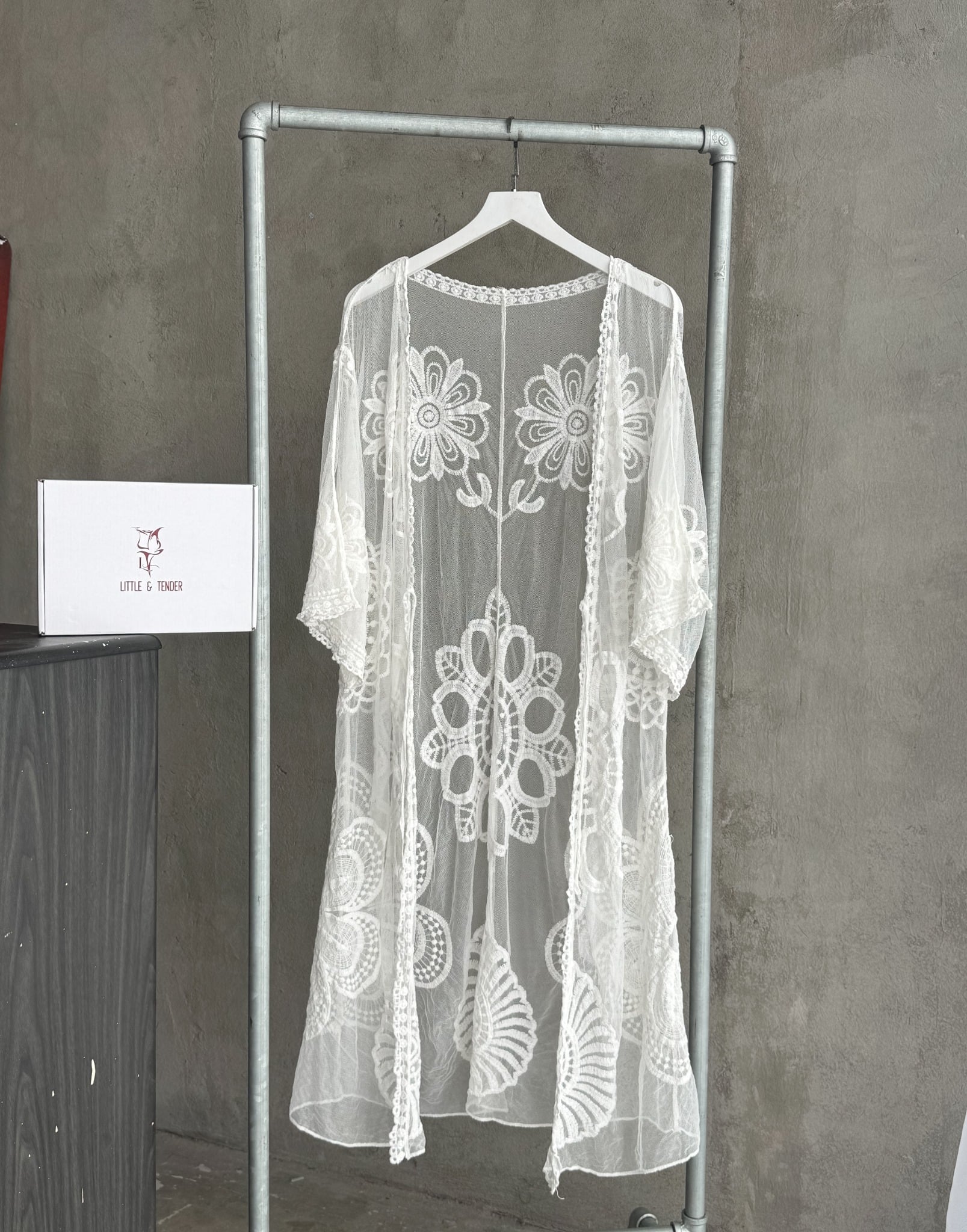 LILY CARDIGAN - ÁO KHOÁC HỌA TIẾT HOA THÊU DÁNG DÀI