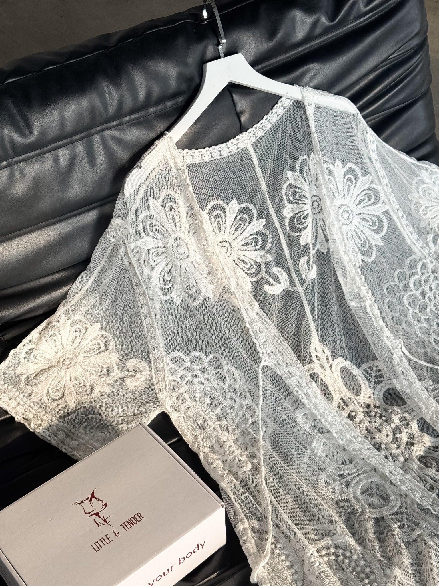 LILY CARDIGAN - ÁO KHOÁC HỌA TIẾT HOA THÊU DÁNG DÀI