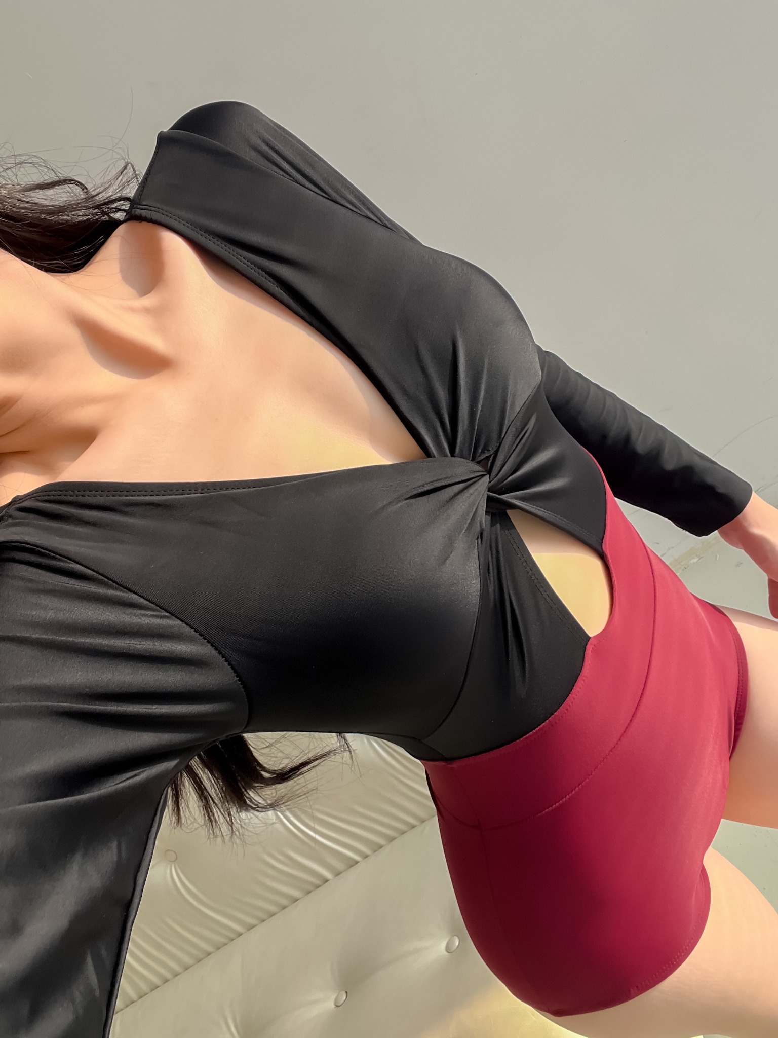 VALENTINA SWIMSUIT - Áo tắm 1 mảnh tay dài phối đỏ đen