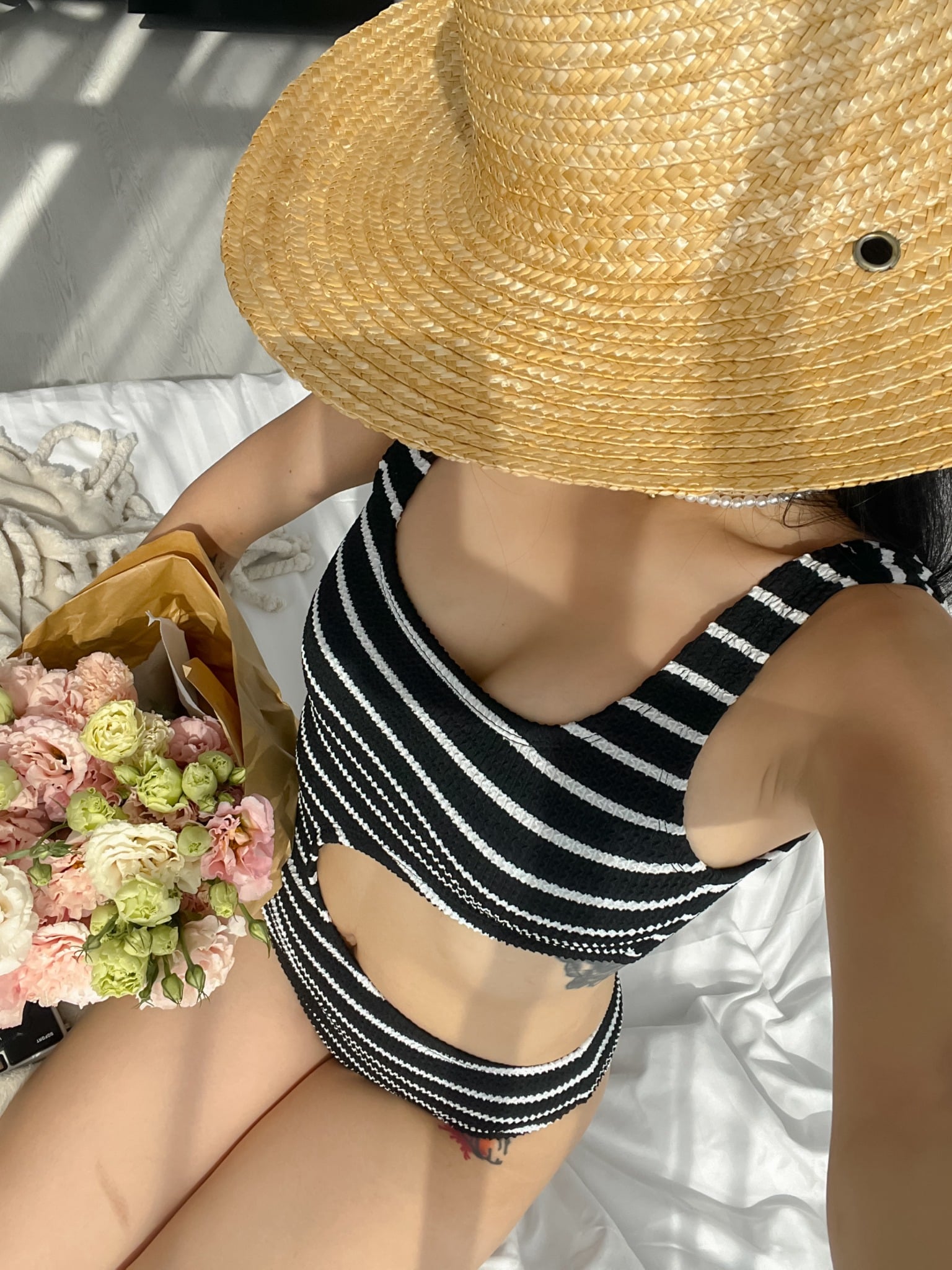 Linea Swimsuit - Áo Tắm 1 Mảnh Cutout Thun Gân Họa Tiết Sọc