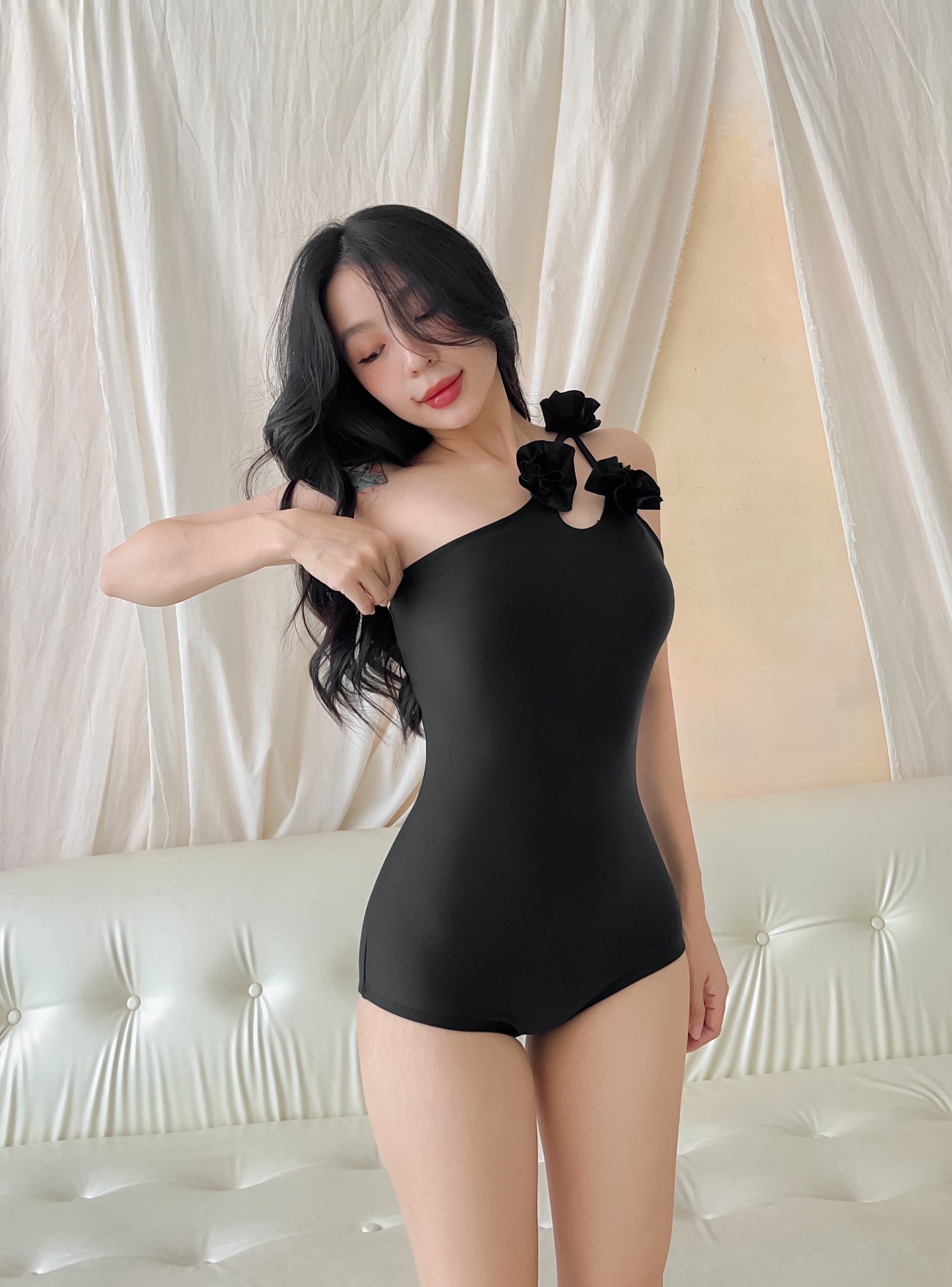 Poem Swimsuit - Áo Tắm 1 Mảnh Lệch Vai Đính Hoa