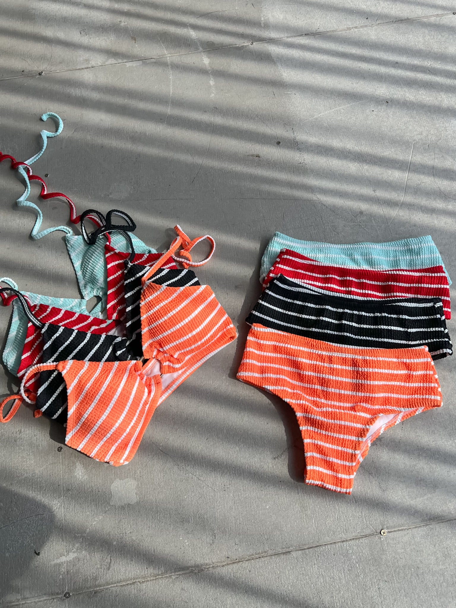Linea Swimsuit SALE - Áo Tắm 2 Mảnh Thun Gân Họa Tiết Sọc