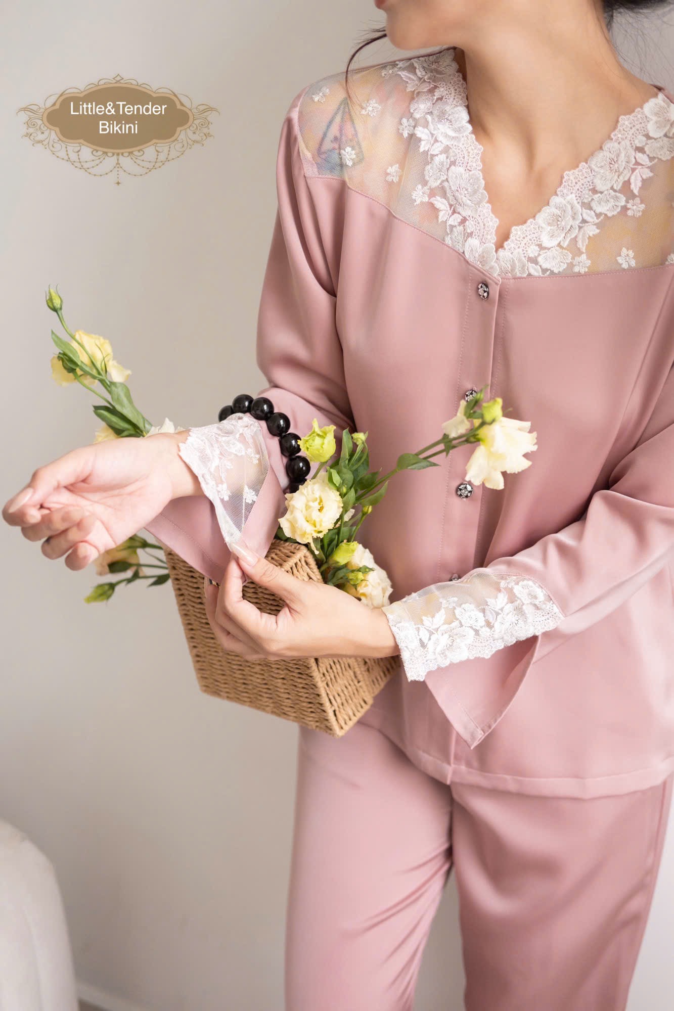 BLUSH PINK SILK PYJAMAS -  SET ĐỒ NGỦ LỤA DÀI CAO CẤP PHỐI REN ĐỘC ĐÁO