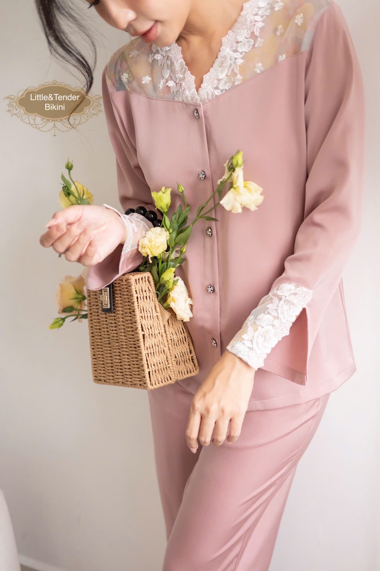 BLUSH PINK SILK PYJAMAS -  SET ĐỒ NGỦ LỤA DÀI CAO CẤP PHỐI REN ĐỘC ĐÁO
