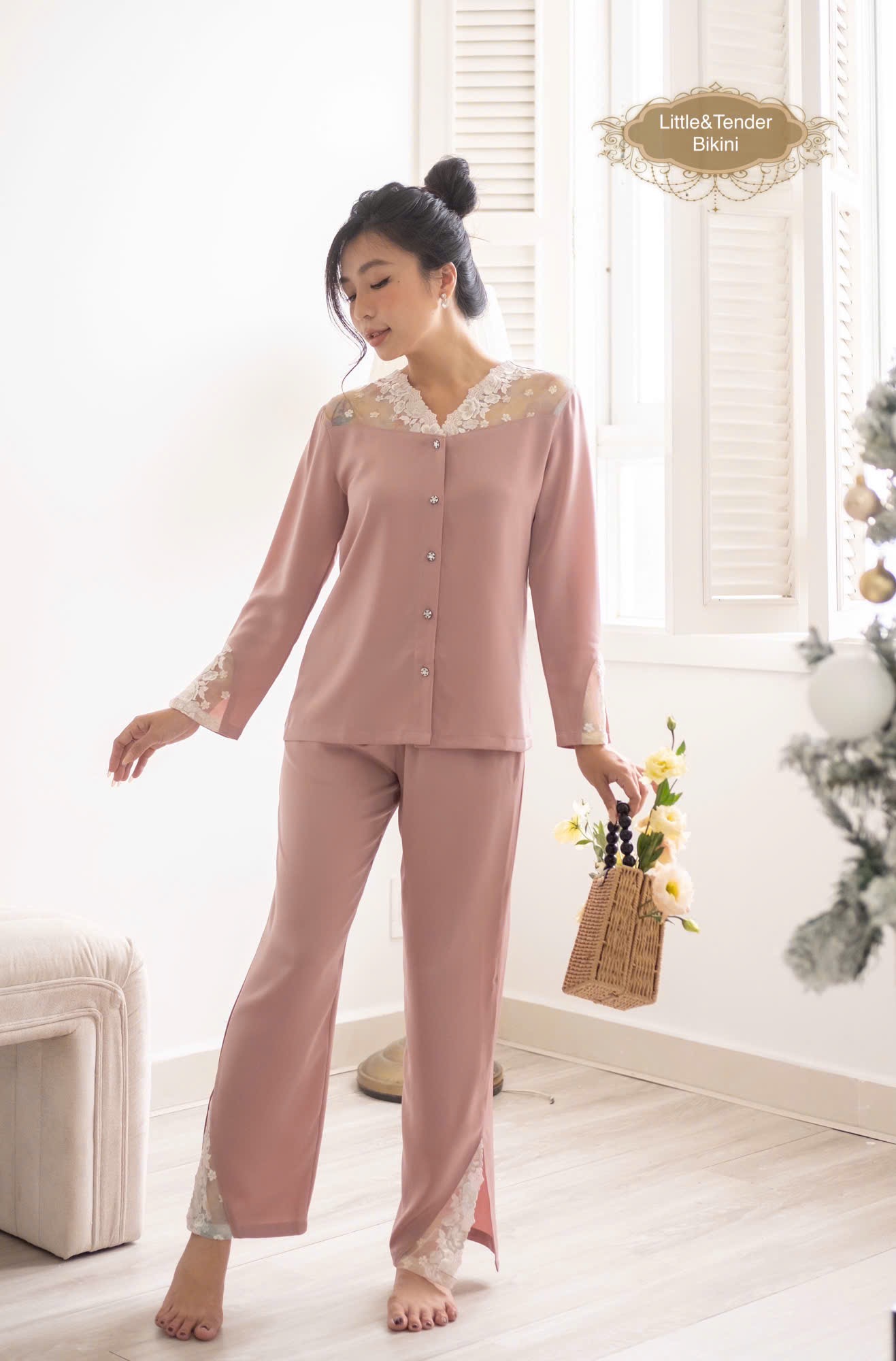 BLUSH PINK SILK PYJAMAS -  SET ĐỒ NGỦ LỤA DÀI CAO CẤP PHỐI REN ĐỘC ĐÁO
