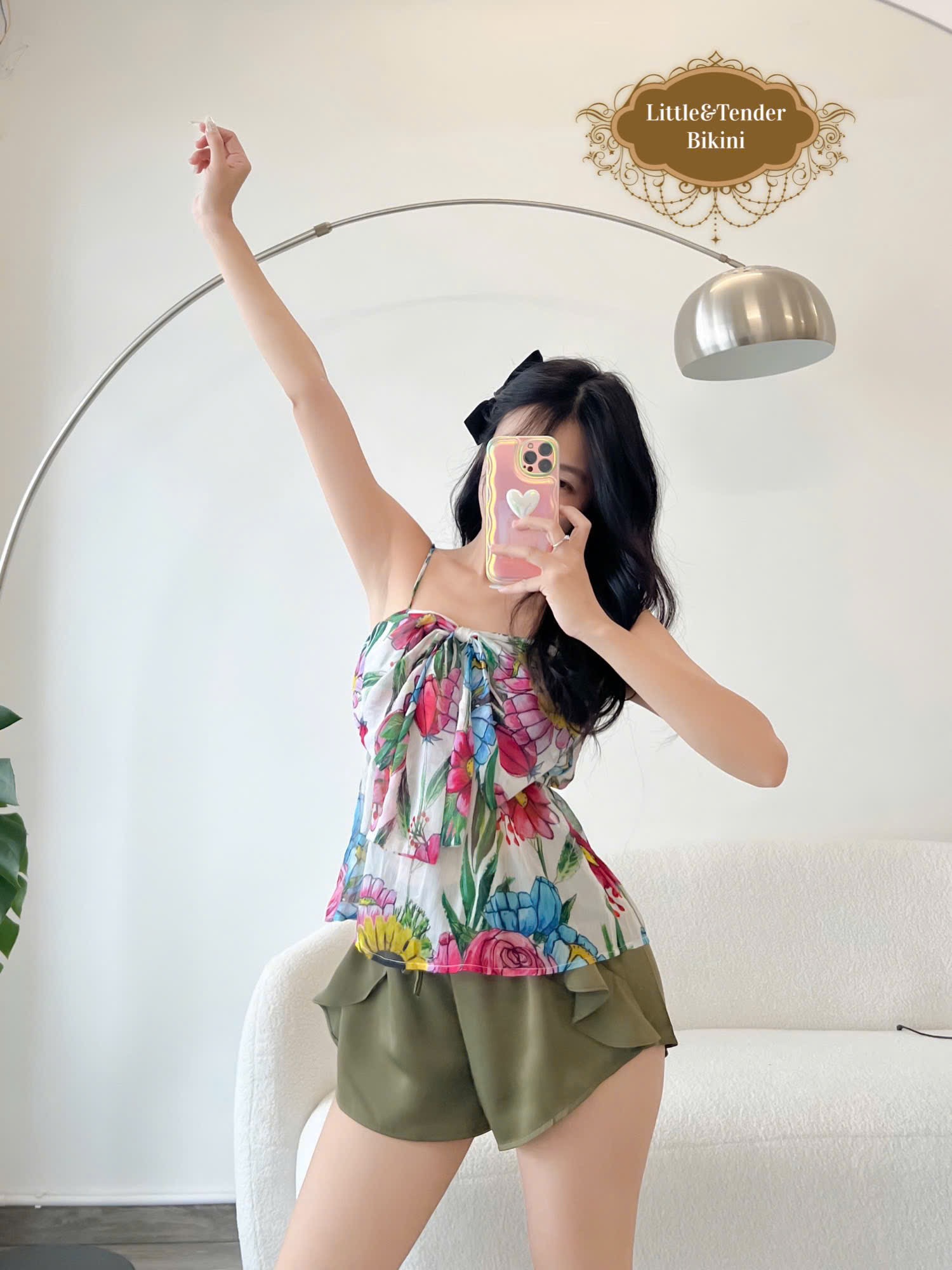 ALYS PYJAMAS - Set đồ ngủ áo hoa hồng phối quần xanh rêu bèo ngắn