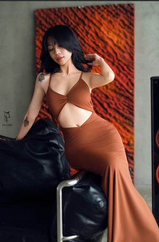 AVA MIDI BODYDRESS - Brown Caramel - ĐẦM HAI DÂY TÔN DÁNG VỚI CHẤT LIỆU TUYỂN CHỌN màu nâu tây