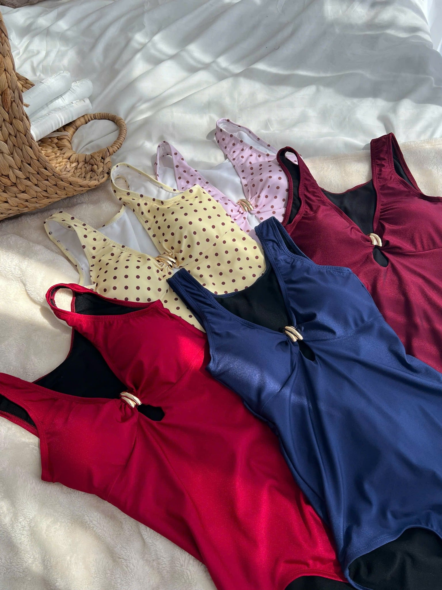 GOLD SHELL SWIMSUIT - ÁO TẮM MỘT MẢNH ĐÍNH SÒ VÀNG SALE