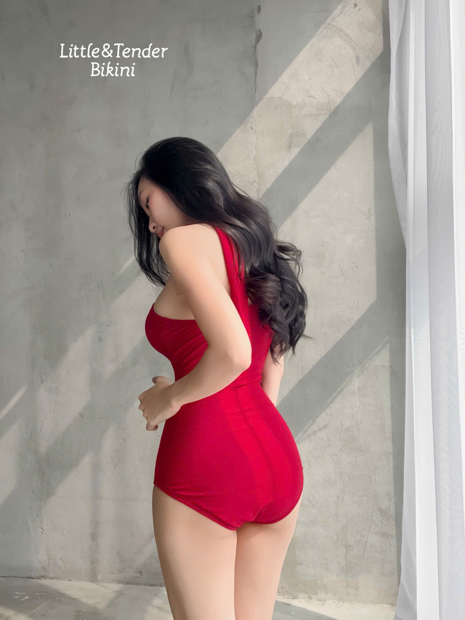 (KHÔNG BAO GỒM KẸP HOA NGAY CỔ) KELIA SWIMSUIT -  ÁO TẮM 1 MẢNH LỆCH VAI ĐỎ ĐÍNH HOA HỒNG (SALE)