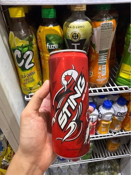 Nước tăng lực Sting dâu 320ml