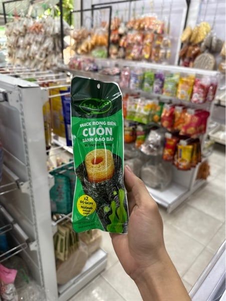 Snack rong biển cuộn bánh gạo bắp