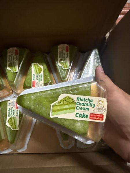 Bánh bông lan matcha