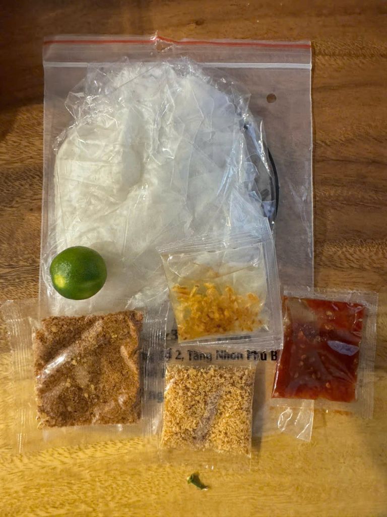 BÉ ĐẬU-TỎI PHI SATE