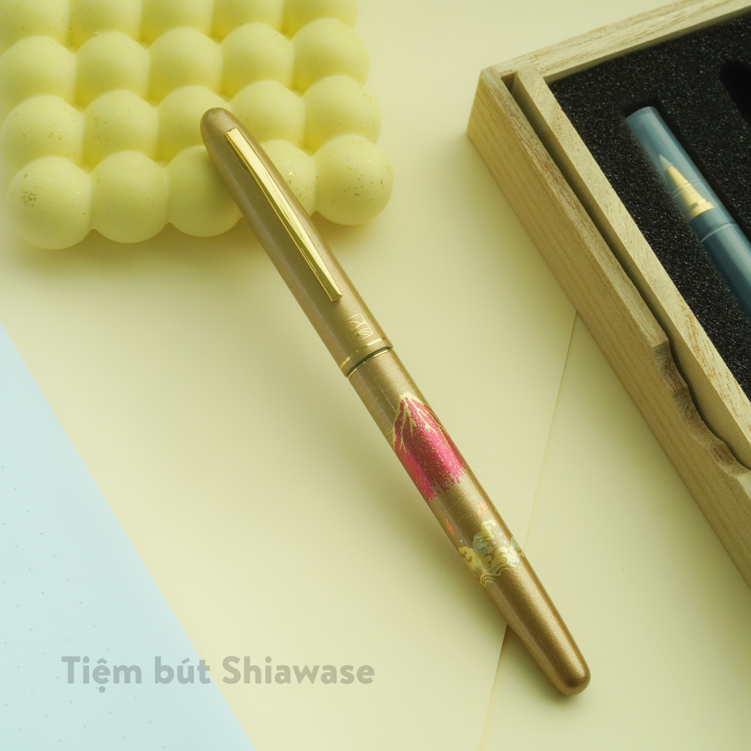  Wancher Kuretake Kindai Maki-e - Aka Fuji (Brush & Felt Pen Set) 