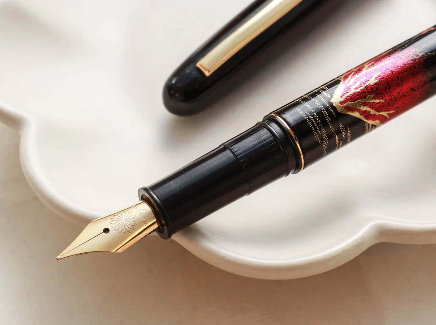  Bút Máy Wancher x Kuretake Kindai Makie Fountain Pen - Aka Fuji - Black 