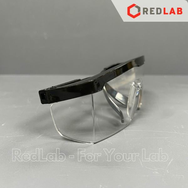 Kính bảo hộ nhựa AHP gọng đen, dùng bảo vệ mắt trong lab thí nghiệm, có VAT