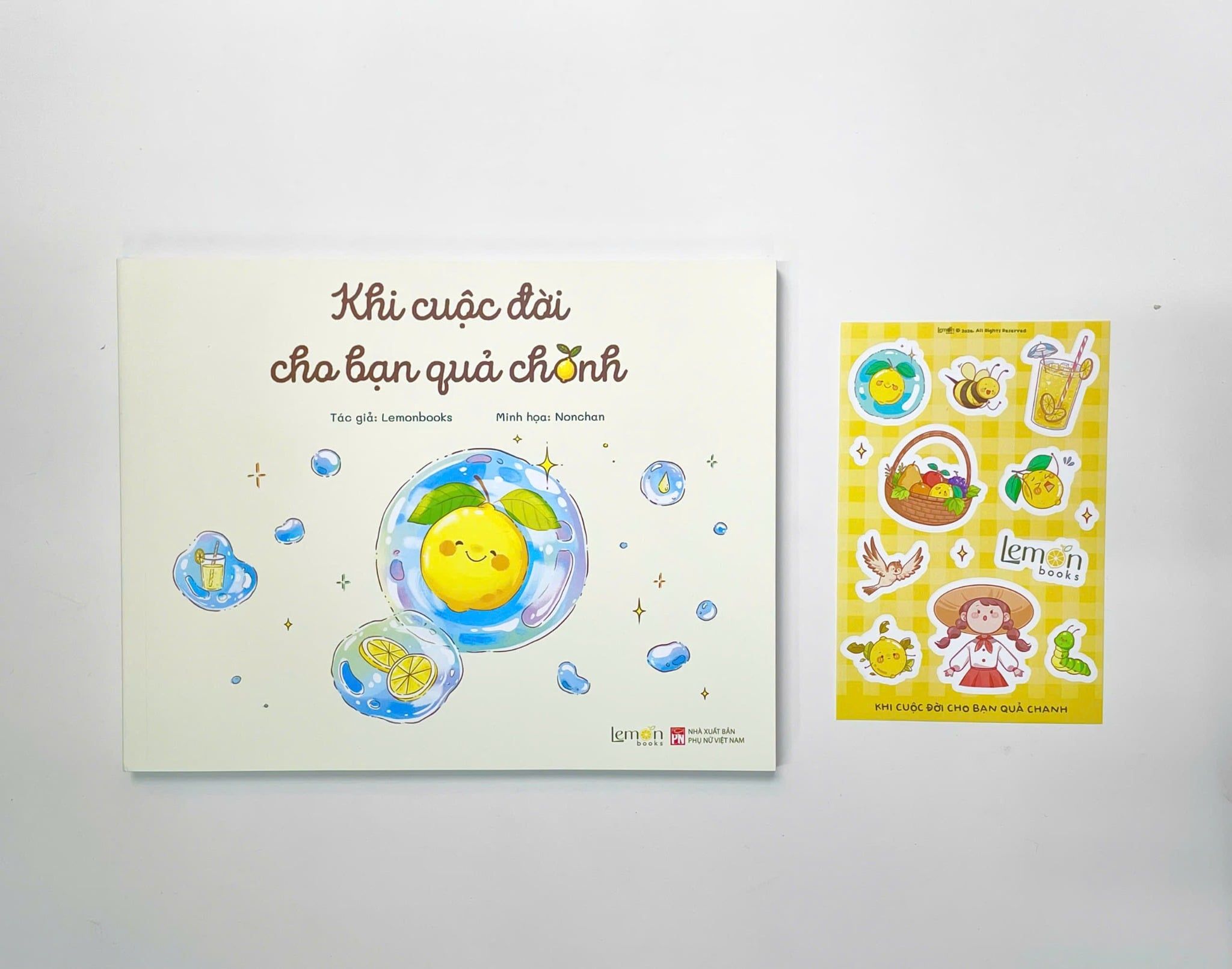  Sách tô màu - Khi cuộc đời cho bạn quả chanh - Lemonbooks & Nonchan - Tặng kèm Sticker 