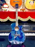 Guitar Acoustic Gibson (xanh)