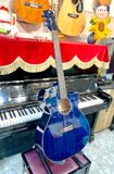 Guitar Acoustic Gibson (xanh)