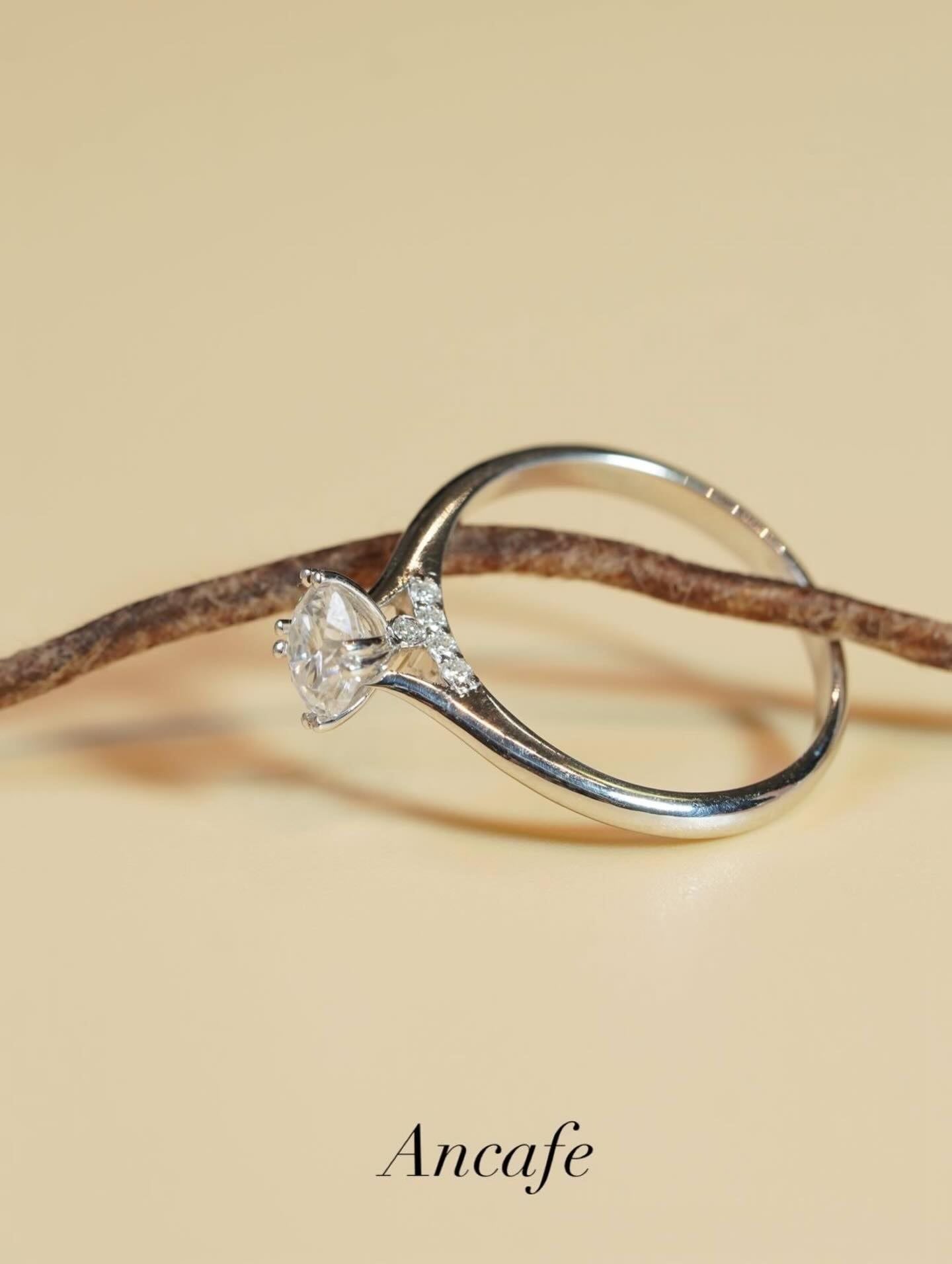 Nhẫn viên chủ 5,4li - Timeless Solitaire Ring