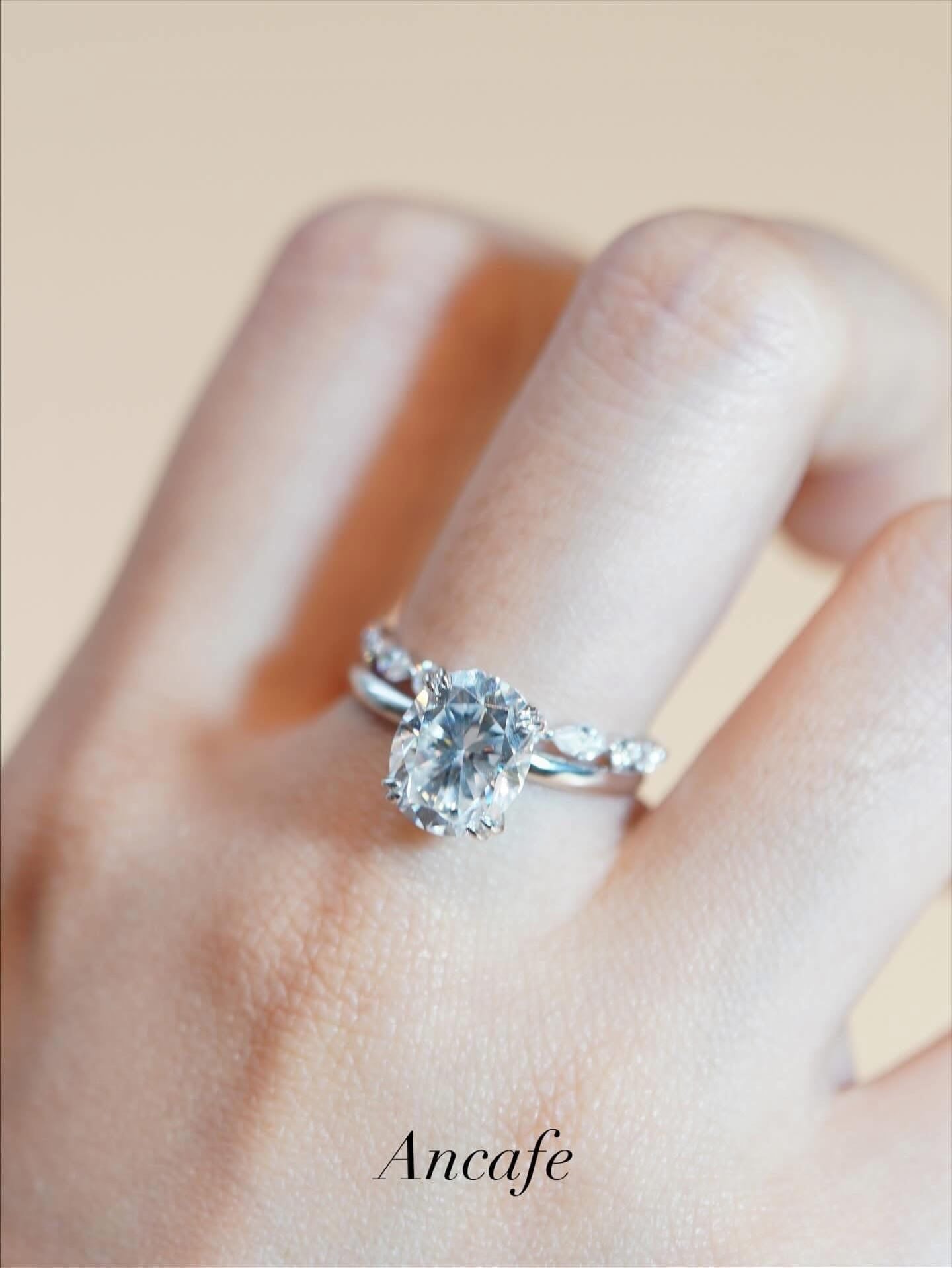 Nhẫn viên chủ shape Oval - 4 chấu đôi