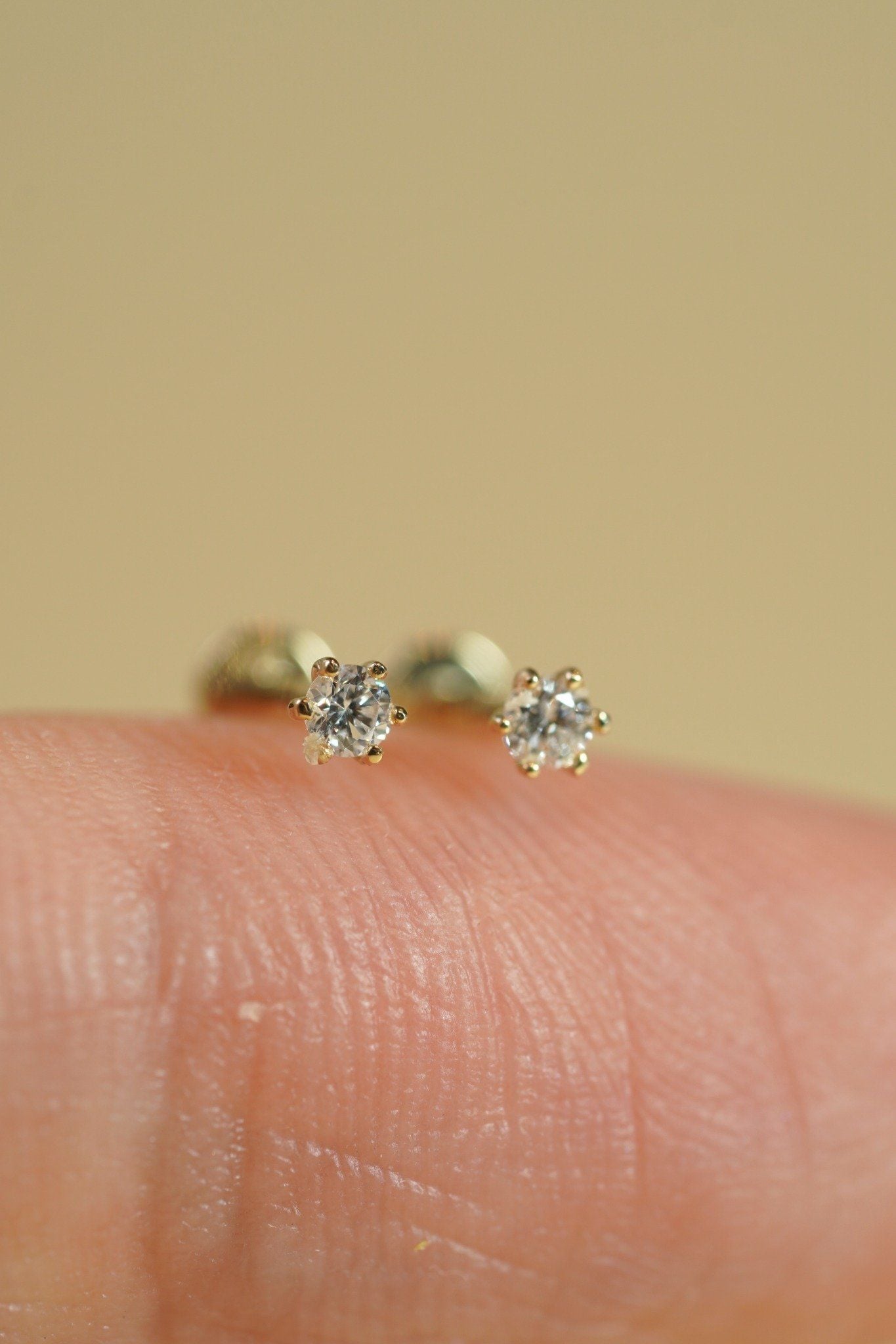 Hoa tai vàng 14k kim cương nuôi cấy 2li