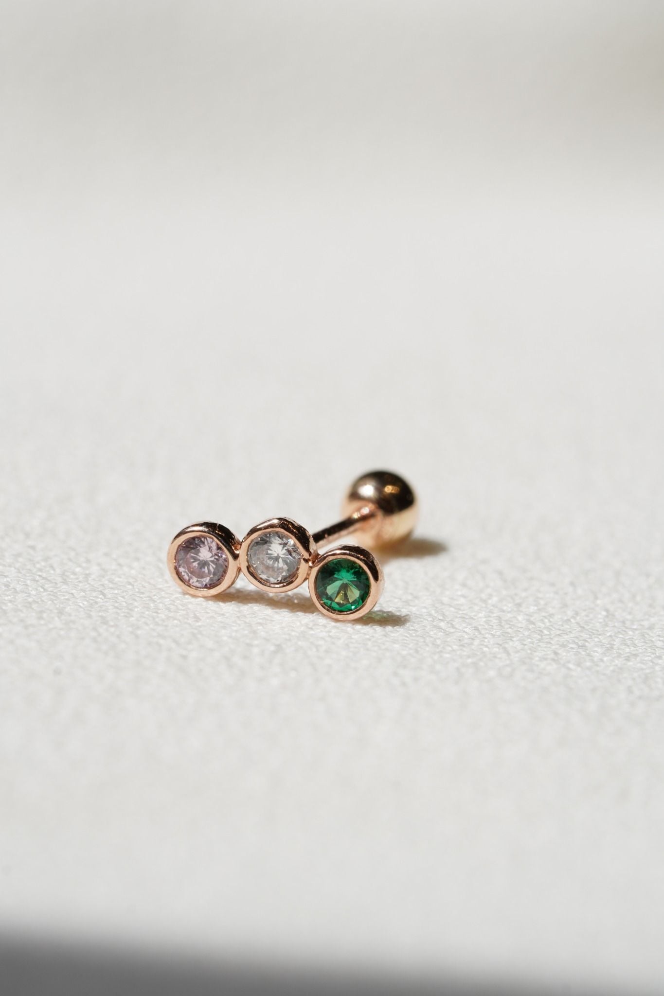 Hoa tai vàng 14K 3 viên đá màu